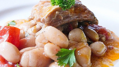 Fazole s jehněčími žebírky (Kuru fasulye)