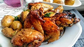 Grilovaná křídla a paličky  v marinádě s  Piri Piri kořením