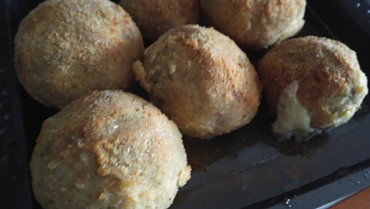 Mleté koule v jogurtovém trojobalu