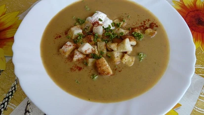 Mrkvová polévka s červenou čočkou