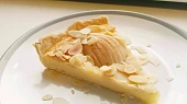 Nashi koláč s mascarpone a mandlemi
