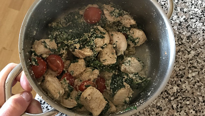 Palačinky plněné špenátem a kuřecím masem