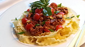 Pikantní klobásová směs s chilli a těstoviny mafaldine