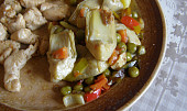 Přírodní kuřecí kousky, restovaná zelenina, brambory