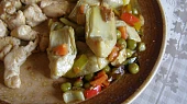 Přírodní kuřecí kousky, restovaná zelenina, brambory