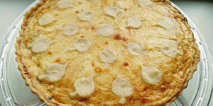 Quiche se sýrem a cibulí