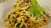 Špagety s medvědím česnekem na způsob carbonara