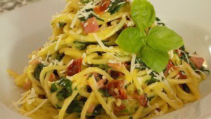 Špagety s medvědím česnekem na způsob carbonara