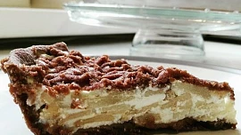 Tvarohovo-jablečný koláč (bezvaječný) Tvarohovo-jablečný koláč (bezvaječný)