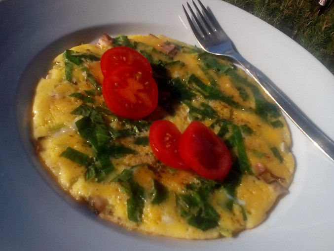 Vaječná omeleta (nejen) s medvědím česnekem