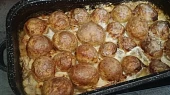 Zapečené kuřecí maso s bazalkou, slaninou a bramborama