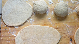 Indické placky naan z pánve (bez droždí)
