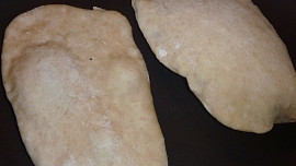 Indické placky naan z pánve (bez droždí)