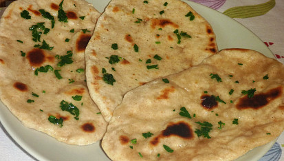 Indické placky naan z pánve (bez droždí)
