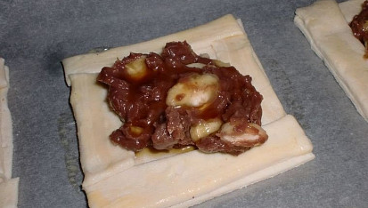 Listové čtverečky s banánovo - čokoládovou náplní