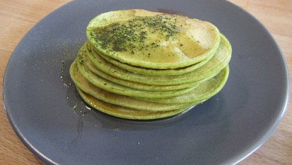 Lívance s čajem matcha