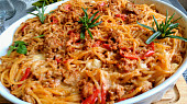 Špagety s krůtí směsí,  paprikami a sýrem (na dva způsoby)