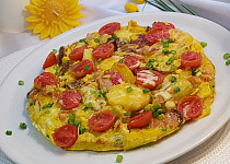 Vydatná pikantní klobásovo-bramborová omeleta s feferonkou
