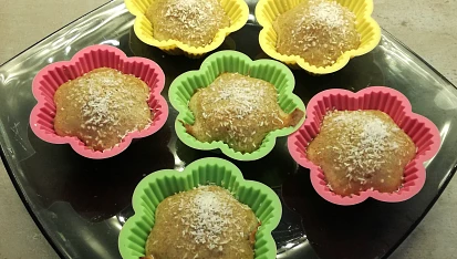 Celozrnné muffiny s medovou polevou