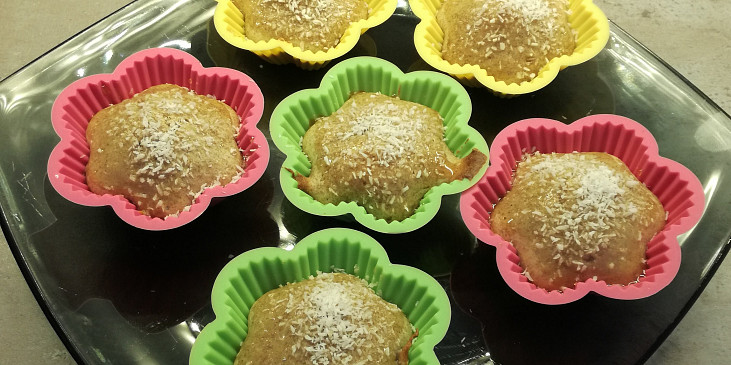 Celozrnné muffiny s medovou polevou