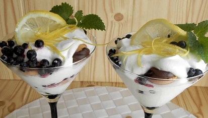 Citronový krém z mascarpone s borůvkami a  s piškoty, Citronový krém z mascarpone, borůvkami a  s piškoty 