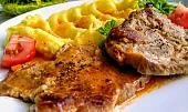 Grilované kotlety s pikantní rajčatovou omáčkou