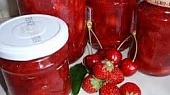 Jahodovo-třešňová marmeláda / džem