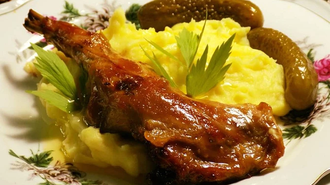 Králičí předek pečený s Marmite