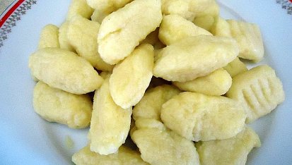 Noky s brokolicí a praženou strouhankou