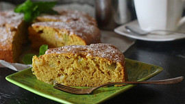 Rebarborový koláč s kukuřičnou moukou