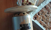 Třešňovo-tvarohový hrnkový koláč se žmolenkou, retro robot
