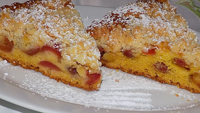 Bublanina s třešněmi a drobenkou