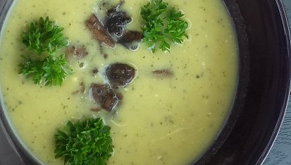 Cuketová polévka s restovanými žampiony