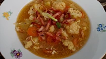 Květákovo-slaninová polévka