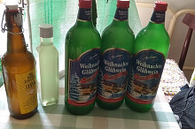Skvělý bezový sirup, dle tohoto receptu. 