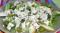 Tofu salát s řapíkatým celerem a hruškou