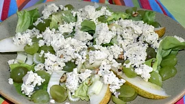 Tofu salát s řapíkatým celerem a hruškou