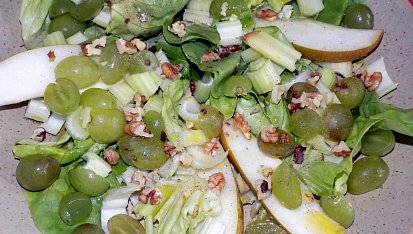 Tofu salát s řapíkatým celerem a hruškou