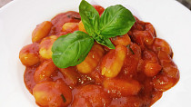 Gnocchi v rajčatové omáčce s cuketou a česnekem
