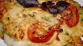 Letní bramboráčky s mozzarellou a rajčátky