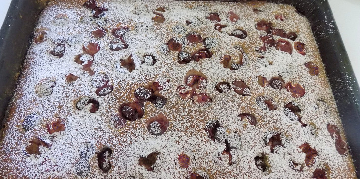 Makový koláč s třešněmi