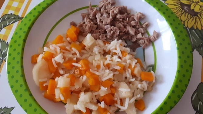 Pečené krůtí stehno s kořenovou zeleninou - pro nejmenší
