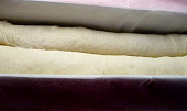 Rolovaný bílý chléb s pestem z medvědího česneku
