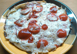 Rychlo"pizza" (Hladkou mouku jsem vyměnila za špaldovou a místo smetany jsem dala bílý jogurt.)
