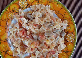 Smetano-rajčatové těstoviny s mozzarellou