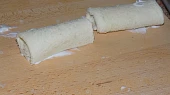 Toastové ruličky s tvarohem a skořicí, srolujeme