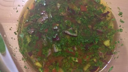 Sashimi z tuňáka s avokádem a rajčatovou-koriandrovou salsou