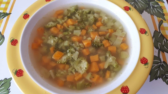Brokolicovo-batátová polévka s krupicí - pro nejmenší