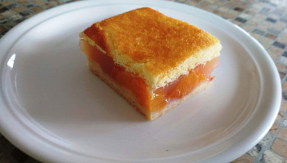 Broskvové řezy se smetanovožloutkovou krustou