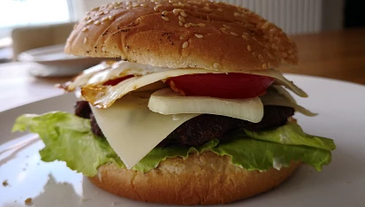 Hamburgery s volským okem a žampiony